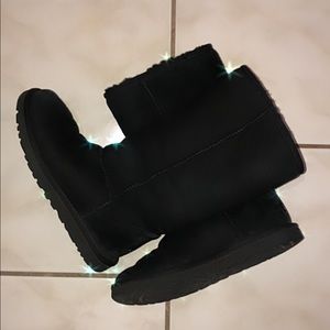 BLACK UGGS